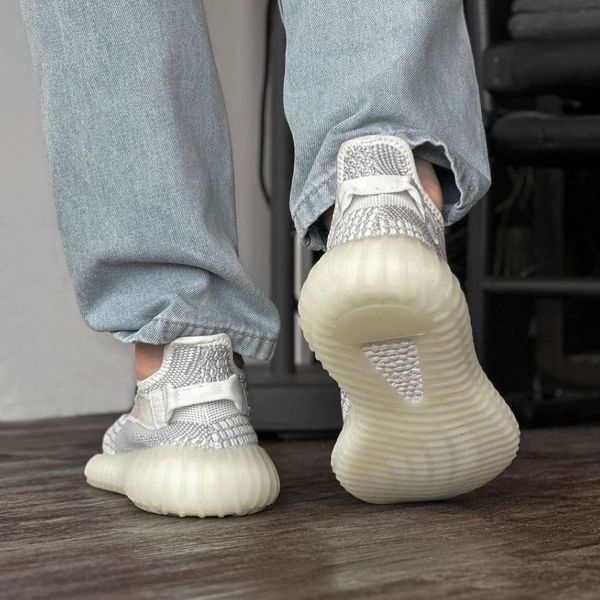 Кросівки чоловічі Yeezy Boost 350 izi-05 фото